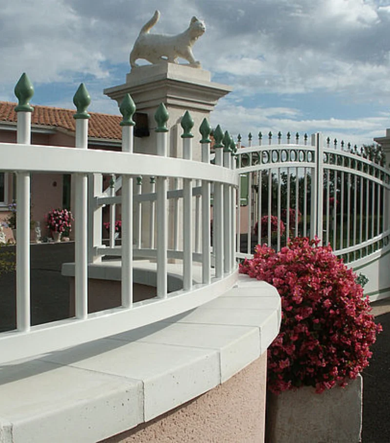 Installation de votre clôture Tschoeppé traditionnelle à Caen - GM rénovation